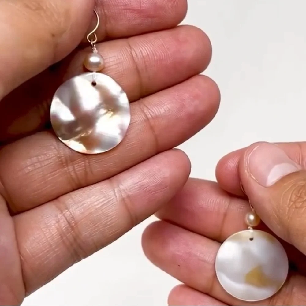 Solid 14k Gold Mother of Pearl Earrings perfect for summer!  Sea - Picture 5 of 5
